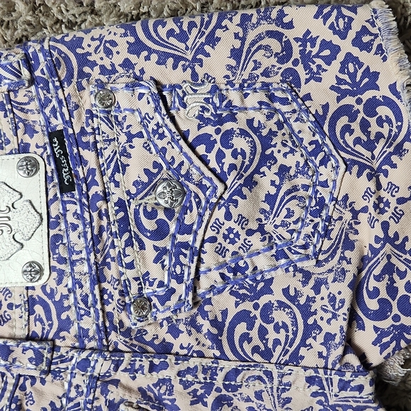 Miss Me Purple Frayed Shorts Size 26 - Picture 7 of 10